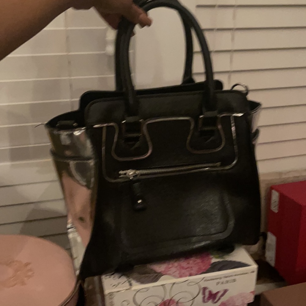 Trendy Handbag - Picture 2 of 4